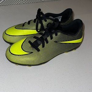 Youth Nike Soccer Cleats sz 1Y